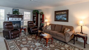 Living area - Secluded Lakefront Cabin with Private Dock on Lake Nantahala, Topton, North Carolina (Topton)