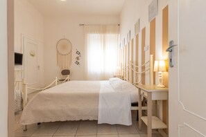 1 bedroom, WiFi, bed sheets - Room 'Piccolo Paradiso - Camera 6' with Shared Terrace, Shared Garden and Wi-Fi (Castellaccio)