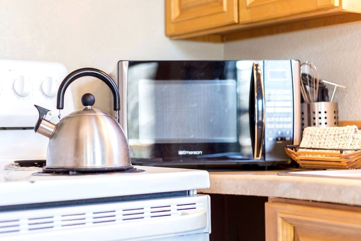 Coffee/tea maker, fridge, microwave, oven