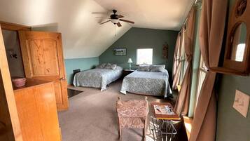 2 habitaciones, tabla de planchar con plancha y ropa de cama
