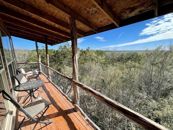 Property grounds - Two-Story Cabin Rental for Large Groups along Hamilton Creek in Marble Falls, Texas (Marble Falls)