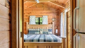 Unclassified image, 4 of 35, button - Beautiful Rustic Cabin with Jacuzzi, Covered Porch and Mountain Views in Sevierville, Tennessee (Sevierville)
