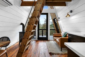 Interior - Intimate Private A-Frame with Spa and Beautiful Outdoor Living in Georgia (Blue Ridge)