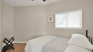4 bedrooms, WiFi, bed sheets