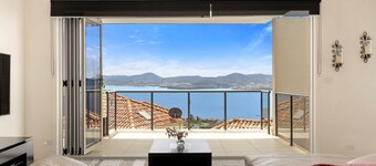 The View – 6BR, 4BA Luxury Home + Separate Studio