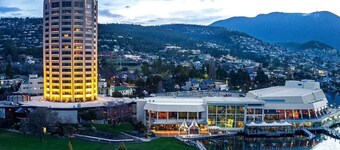 The View – 6BR, 4BA Luxury Home + Separate Studio.