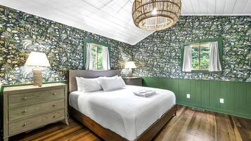 1 bedroom, desk, iron/ironing board, WiFi