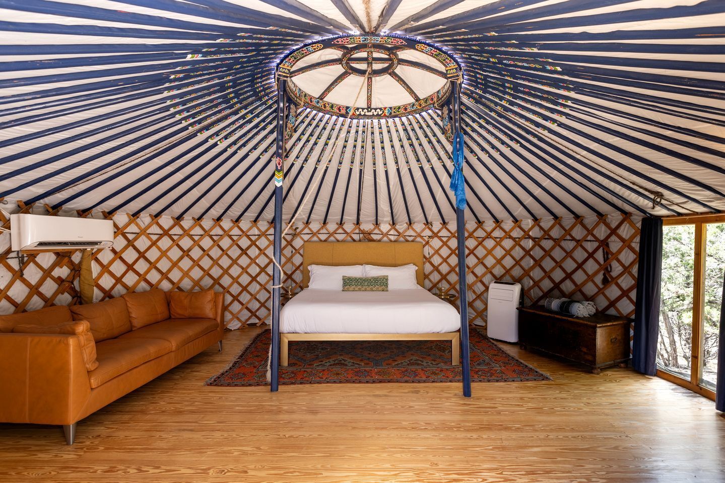 1 bedroom, desk, WiFi, bed sheets