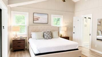 3 bedrooms, desk, iron/ironing board, travel crib