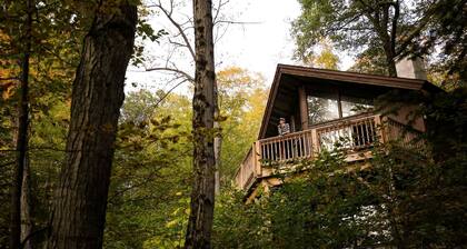 Fantastic Secluded Cabin with Nice Sights in North Creek, New York