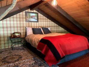 5 bedrooms, desk, iron/ironing board, WiFi