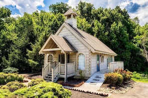 Exterior - Stunning Secluded Cabin with Hot-tub and Pool Table in Pigeon Forge, Tennessee (Pigeon Forge)