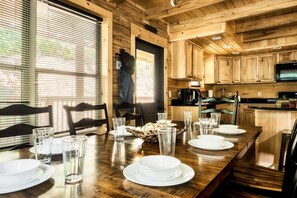 Dining - Stunning Secluded Cabin with Hot-tub and Pool Table in Pigeon Forge, Tennessee (Pigeon Forge)