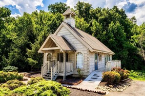 Exterior - Stunning Secluded Cabin with Hot-tub and Pool Table in Pigeon Forge, Tennessee (Pigeon Forge)