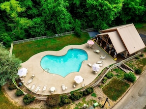 Pool - Stunning Secluded Cabin with Hot-tub and Pool Table in Pigeon Forge, Tennessee (Pigeon Forge)
