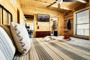 4 bedrooms, desk, iron/ironing board, WiFi