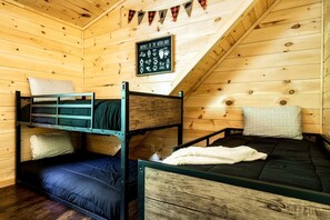 4 Schlafzimmer, Schreibtisch, Bügeleisen/Bügelbrett, WLAN