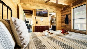 4 bedrooms, desk, iron/ironing board, WiFi