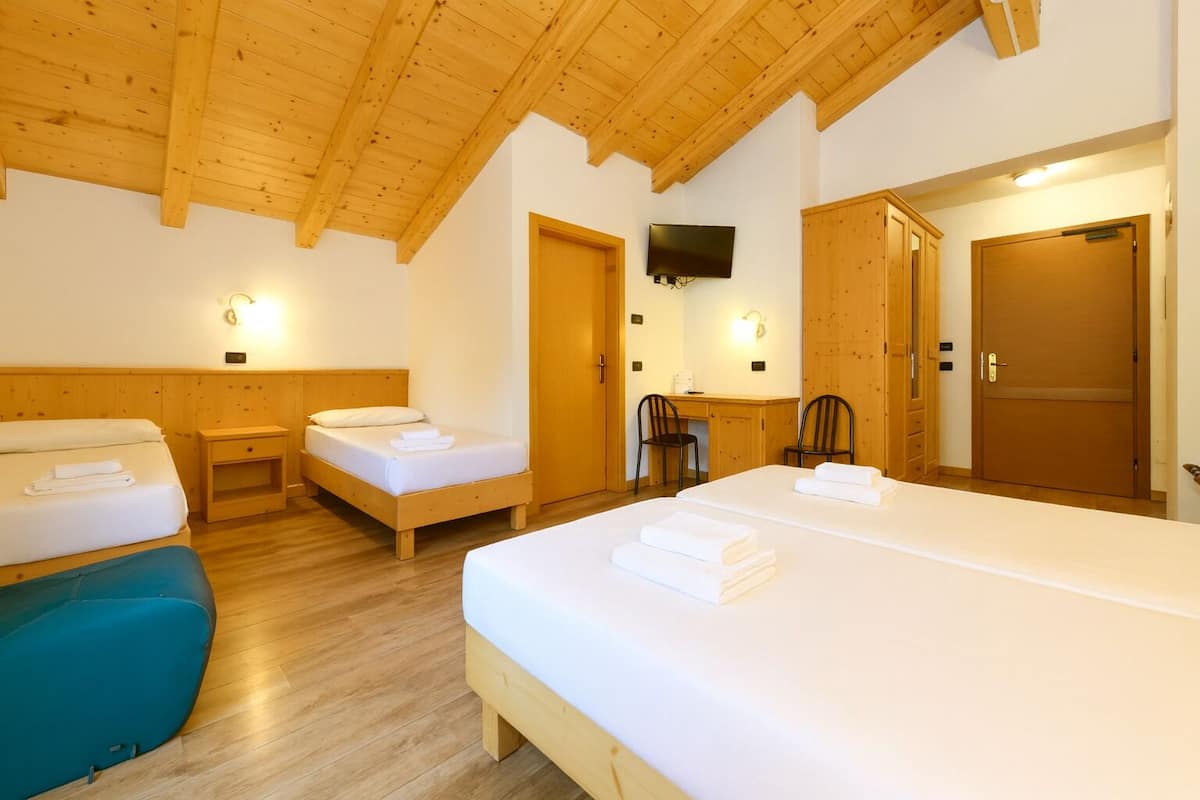 Superior Quadruple Room | In-room safe, desk, iron/ironing board, cots/infant beds