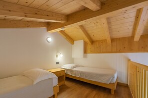 Zimmersafe, Schreibtisch, Bügeleisen/Bügelbrett, kostenloses WLAN