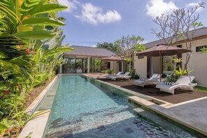 حمام سباحة خارجي