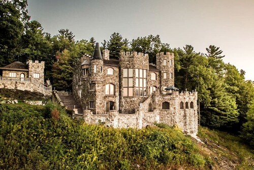 Breathtaking Cottage Rental on Castle Grounds Overlooking Lake George