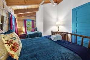 2 slaapkamers, een bureau, een strijkplank/strijkijzer, wifi