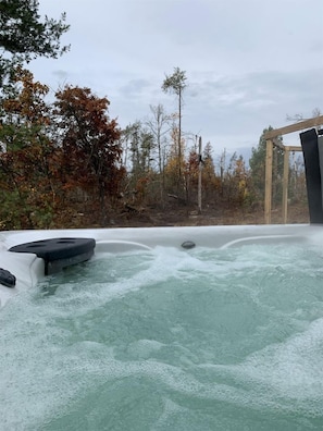 Bañera de hidromasaje al aire libre