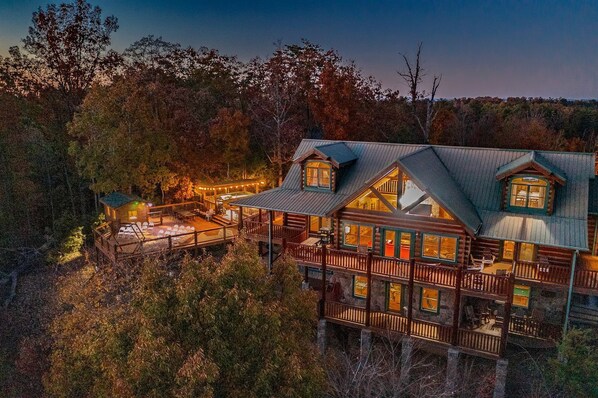 Exterior - Spectacular Cabin with Incredible Indoor and Outdoor Spaces in Tennessee (Sevierville)