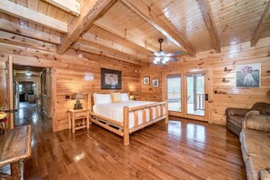 7 bedrooms, iron/ironing board, WiFi, bed sheets - Spectacular Cabin with Incredible Indoor and Outdoor Spaces in Tennessee (Sevierville)
