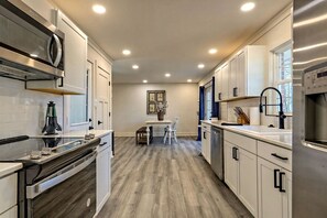 Coffee/tea maker, fridge, microwave, oven