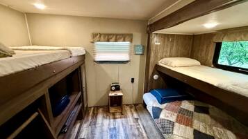 2 bedrooms, bed sheets
