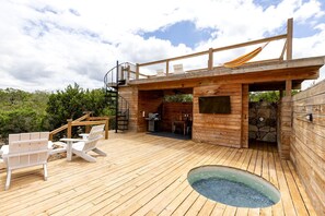 Outdoor dining - Romantic Secluded Yurt Perfect for Couples in Wimberley, Texas (Wimberley)