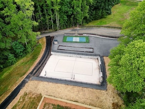 Sports court - Enchanting Yurt Haven near Pisgah National Forest in North Carolina (Balsam Grove)