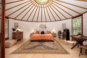 1 bedroom, WiFi, bed sheets - Enchanting Yurt Haven near Pisgah National Forest in North Carolina (Balsam Grove)