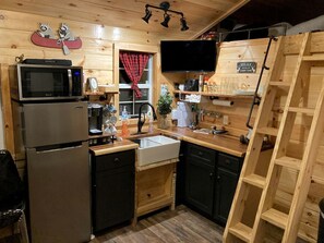 Coffee/tea maker, fridge, microwave, cookware/dishes/utensils - Cozy Cabin near Kentucky Lake - Amazing Glamping Rental in Big Sandy, Tennessee (Big Sandy)