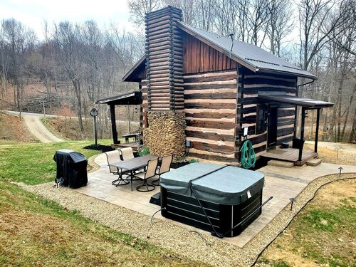 Renovated Cottage with Spa Surrounded by Beautiful Hiking Trails by Tappan Lake in Ohio