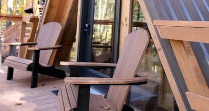 Cozy Tree Cabin with Wonderful Views from the Deck by Tappan Lake in Ohio