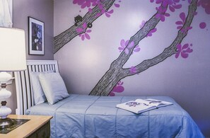 1 slaapkamer, een kluis op de kamer, een strijkplank/strijkijzer, wifi