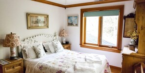 1 bedroom, bed sheets