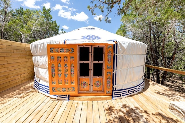 Exterior - Relaxing Yurt Perfect for Couples in Dripping Springs, Texas (Dripping Springs)