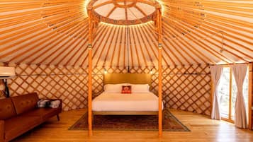 1 bedroom, desk, WiFi, bed sheets