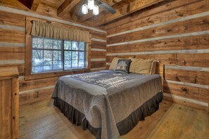 3 bedrooms, desk, WiFi, bed sheets