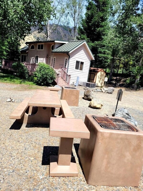 تناول الطعام بالخارج