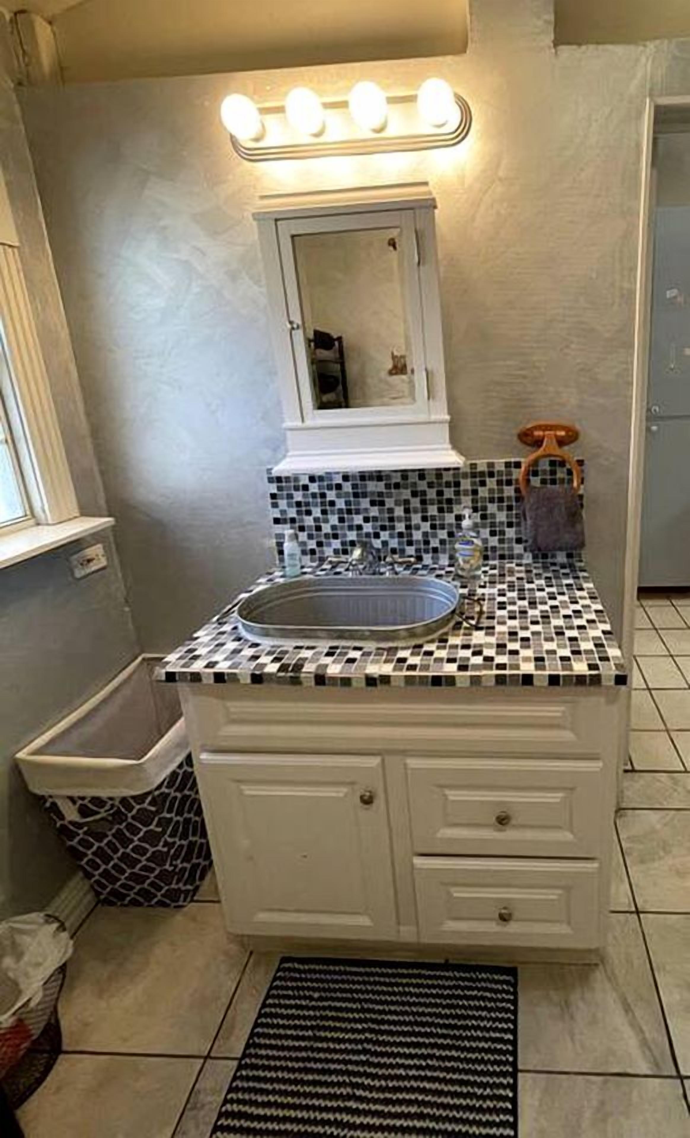 Pyyhkeet, saippua, sampoo, vessapaperi