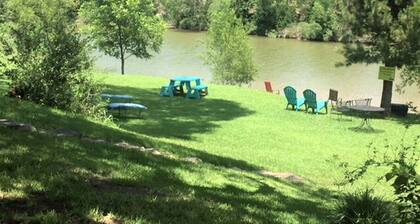 Lovely Studio Rental with Hamilton Creek Views for Vacation in Marble Falls, Texas