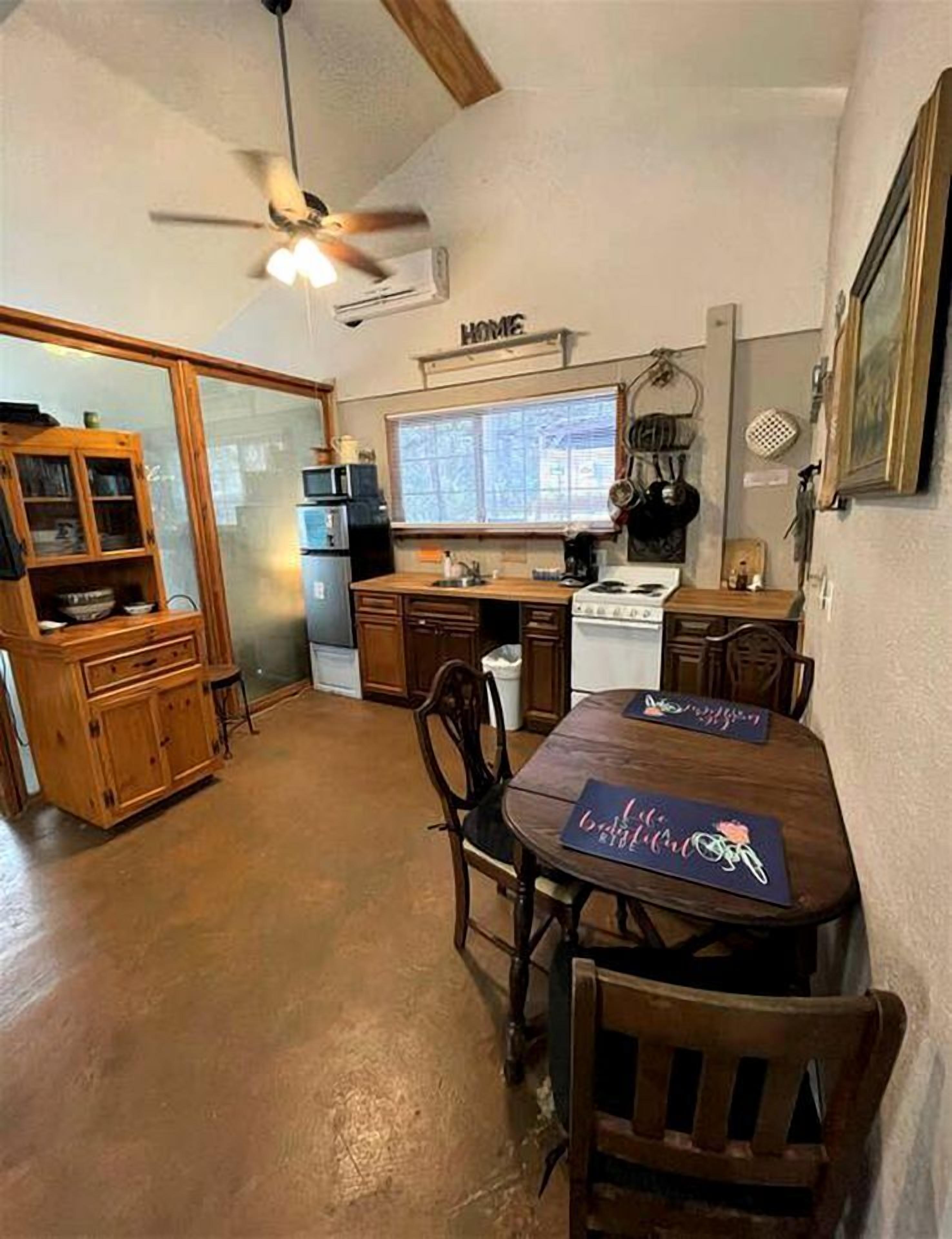 Coffee/tea maker, fridge, microwave, oven
