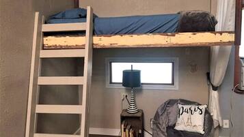 1 bedroom, bed sheets
