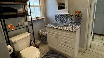 Towels, soap, shampoo, toilet paper