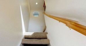 Interior - Charming Cottage Rental with Fabulous Views of the Trinity River in Northern California (Big Flat)